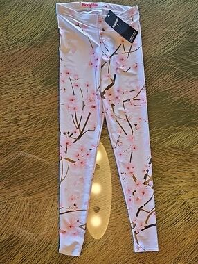 NWT BlackMilk Pink Cherry Blossom Leggings Size Medium, Super Cute!